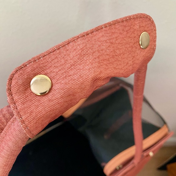 Amazing high quality pet carrier designer and luxury look. Gorgeous Cognac brown - Picture 8 of 17